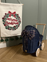 Wiklinowy wózek dla lalek LULLABY © PETROL CHRISTMAS